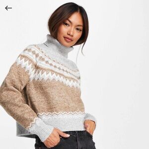 Women's Tan and Gray Sweater